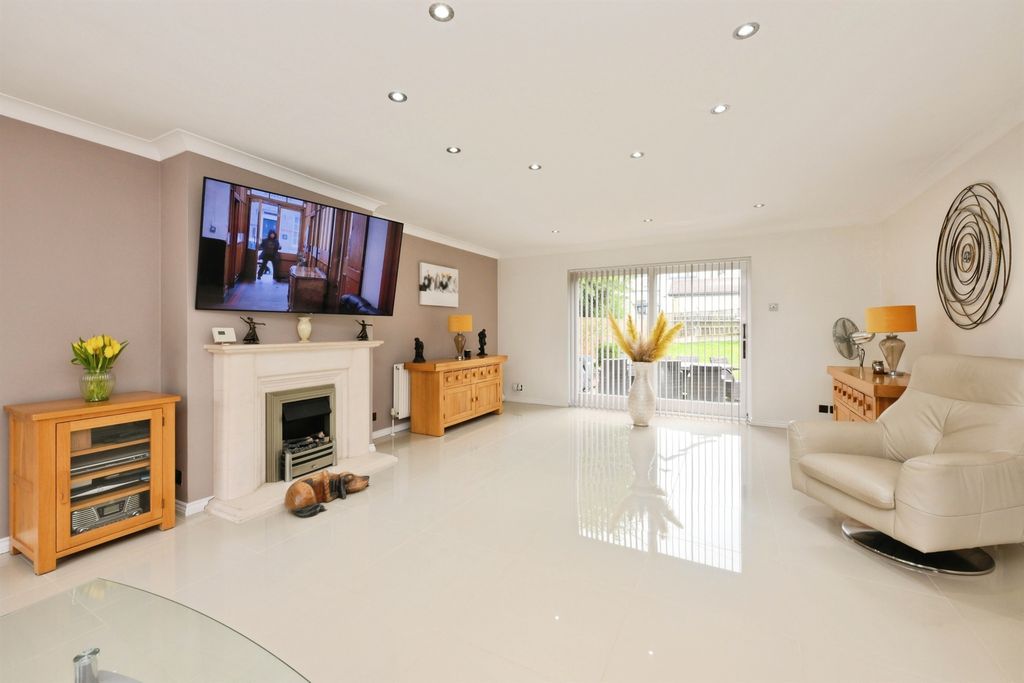 Property photo 3 of 25