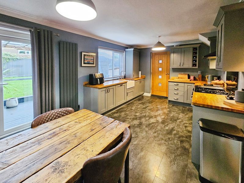 Property photo 2 of 11 Photo 8