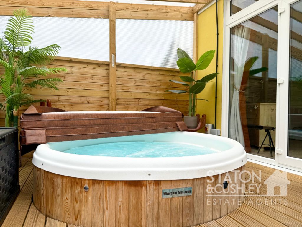 Property photo 2 of 31