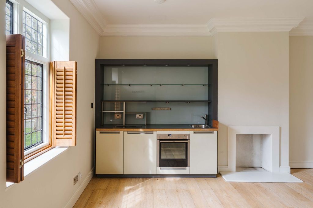 Property photo 3 of 14 Trinity Green E1