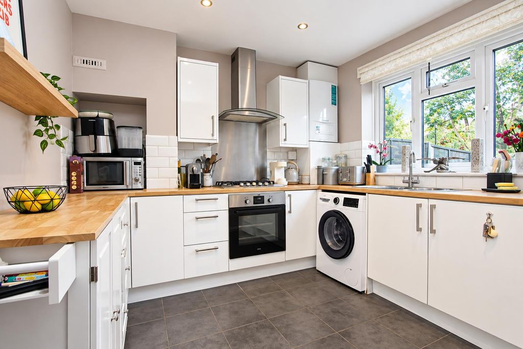 Property photo 3 of 15 Kitchen2