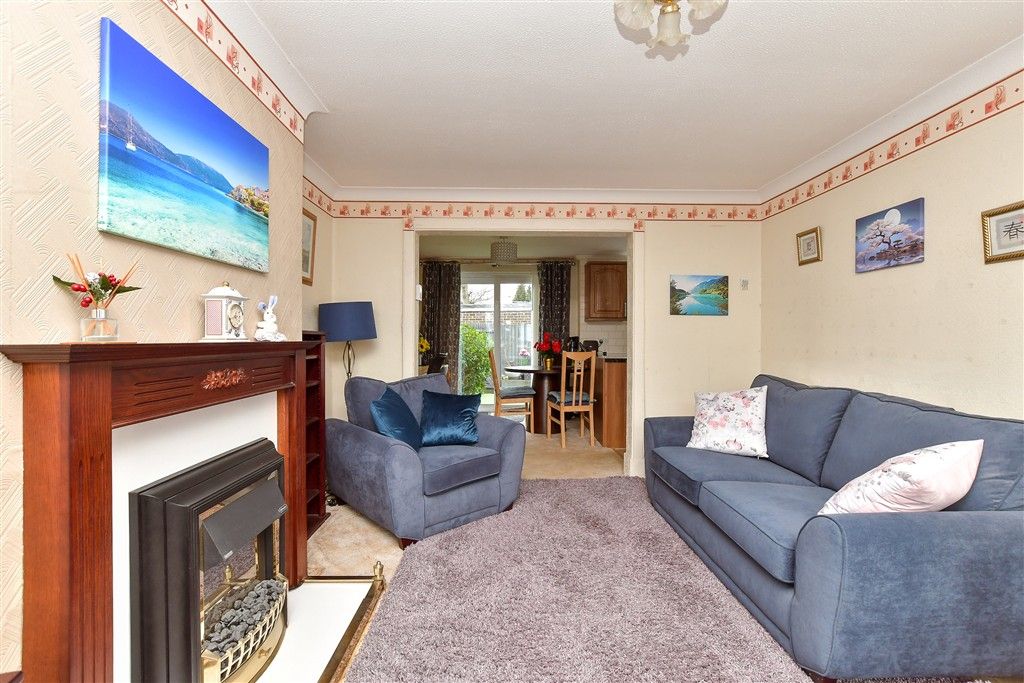 Property photo 1 of 10 Lounge