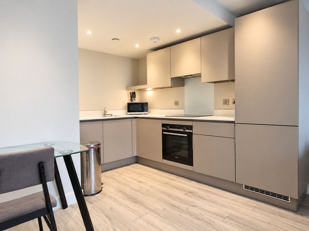 Property photo 3 of 11 Kitchen