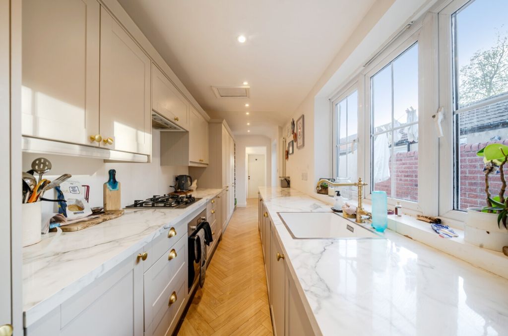 Property photo 2 of 19 1527803-9-1A0F91c4055d6