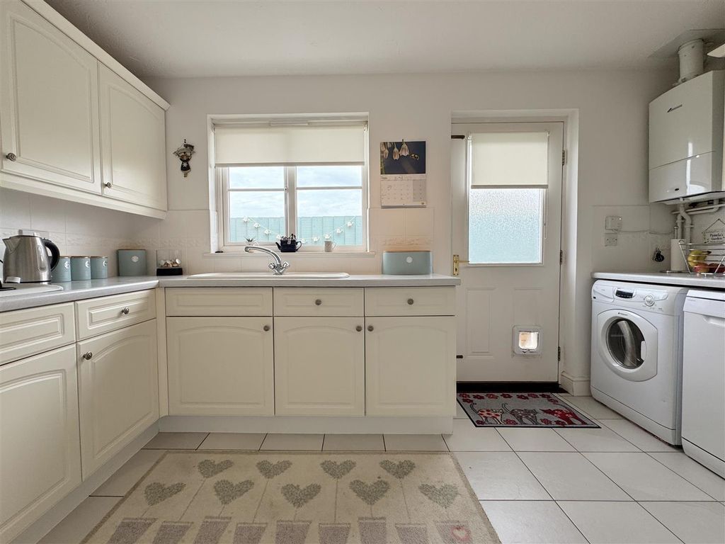 Property photo 3 of 29 Kitchen