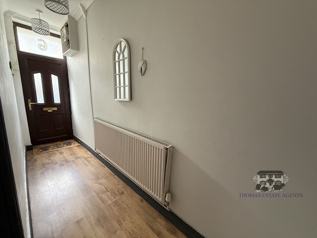 Property photo 2 of 19 Passage