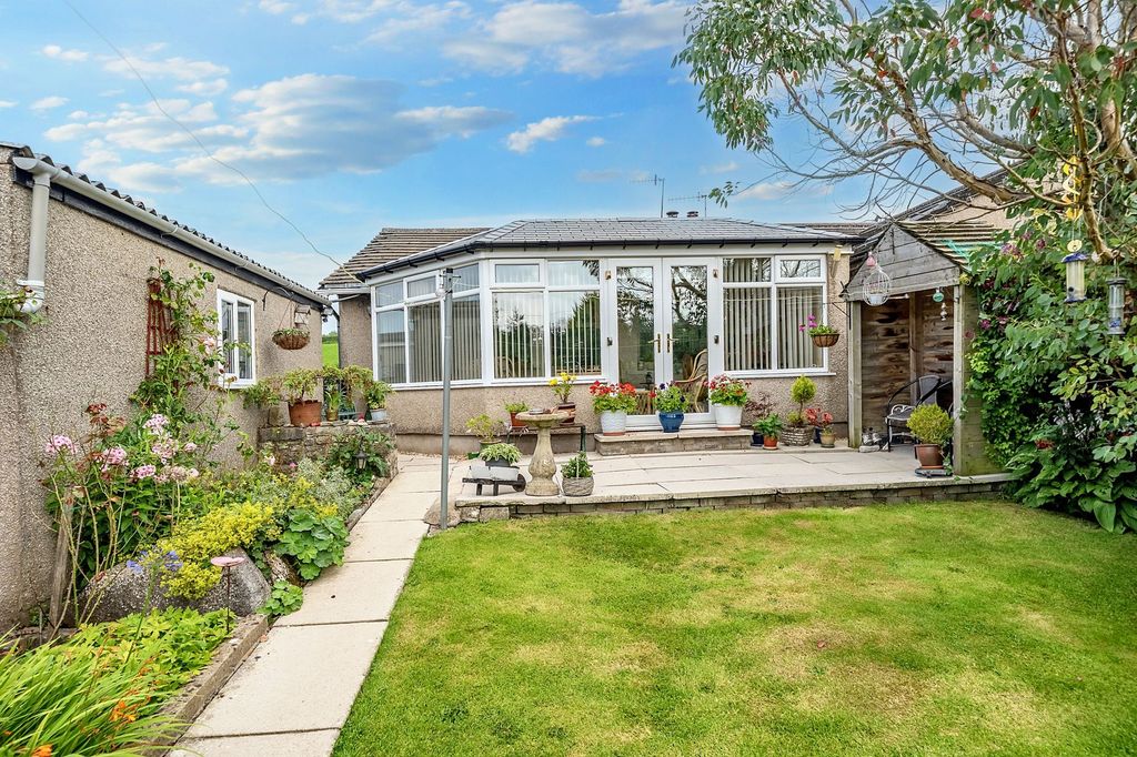 Property photo 2 of 31