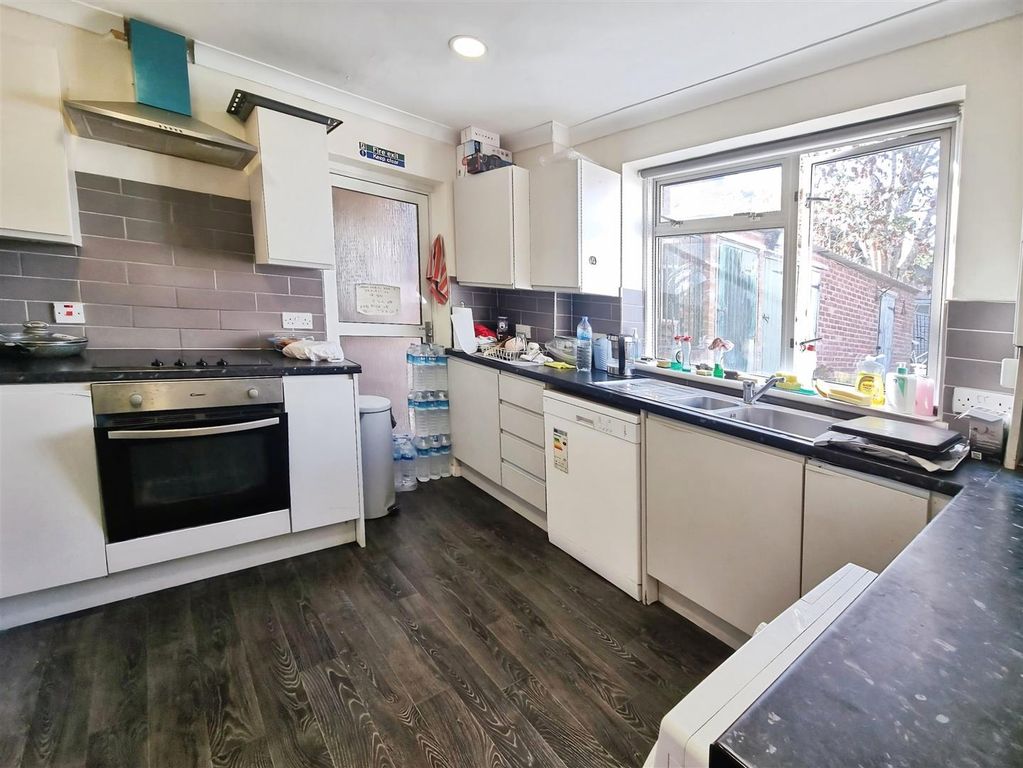 Property photo 2 of 19 7B76dc98-Photo-2025-10-06-16-06-11.Jpg