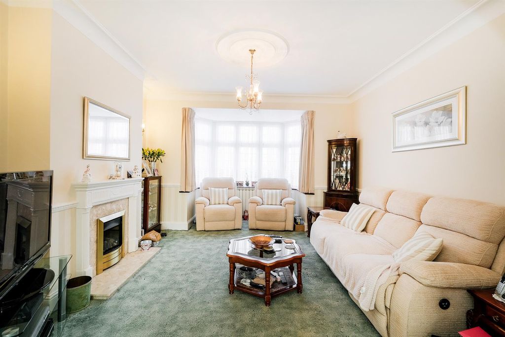 Property photo 3 of 19