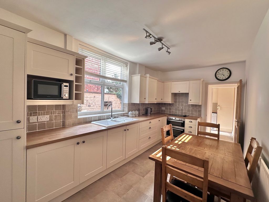 Property photo 3 of 33 Kitchen Diner.1