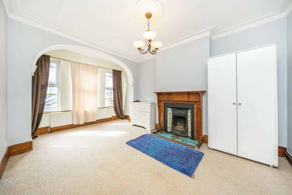 Property photo 2 of 8