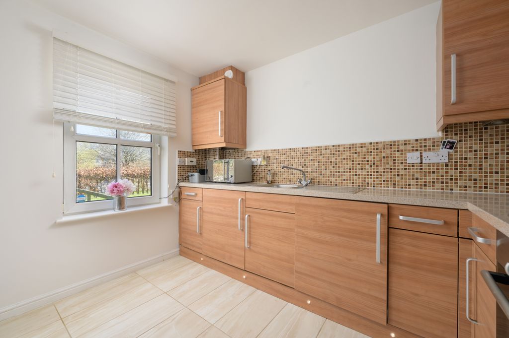 Property photo 3 of 17 03 - 43 Tollbraes Road