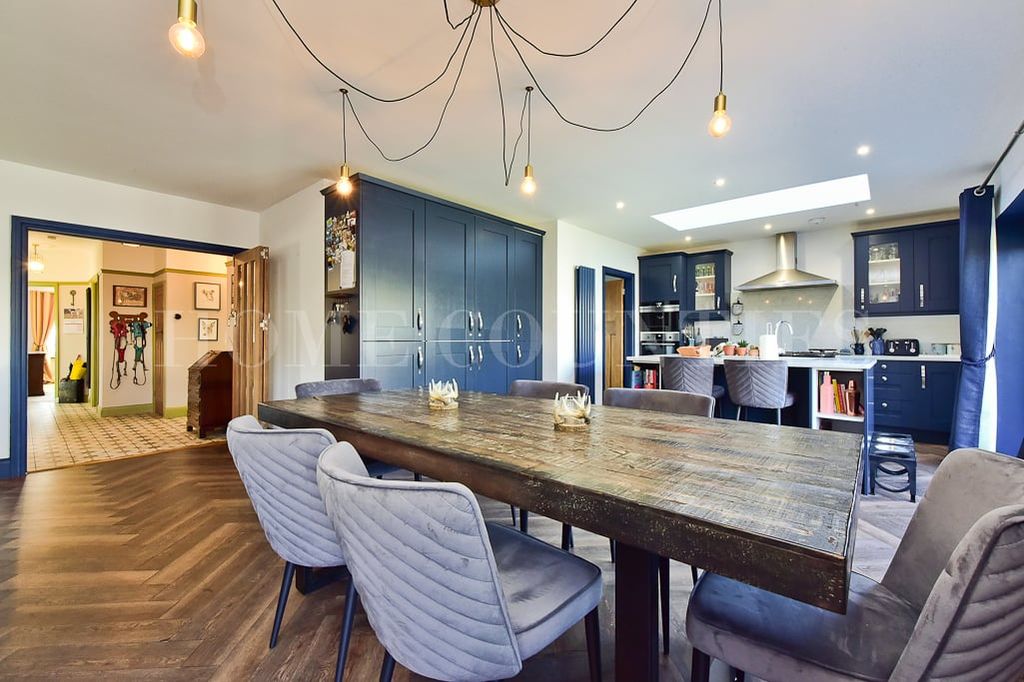 Property photo 3 of 52