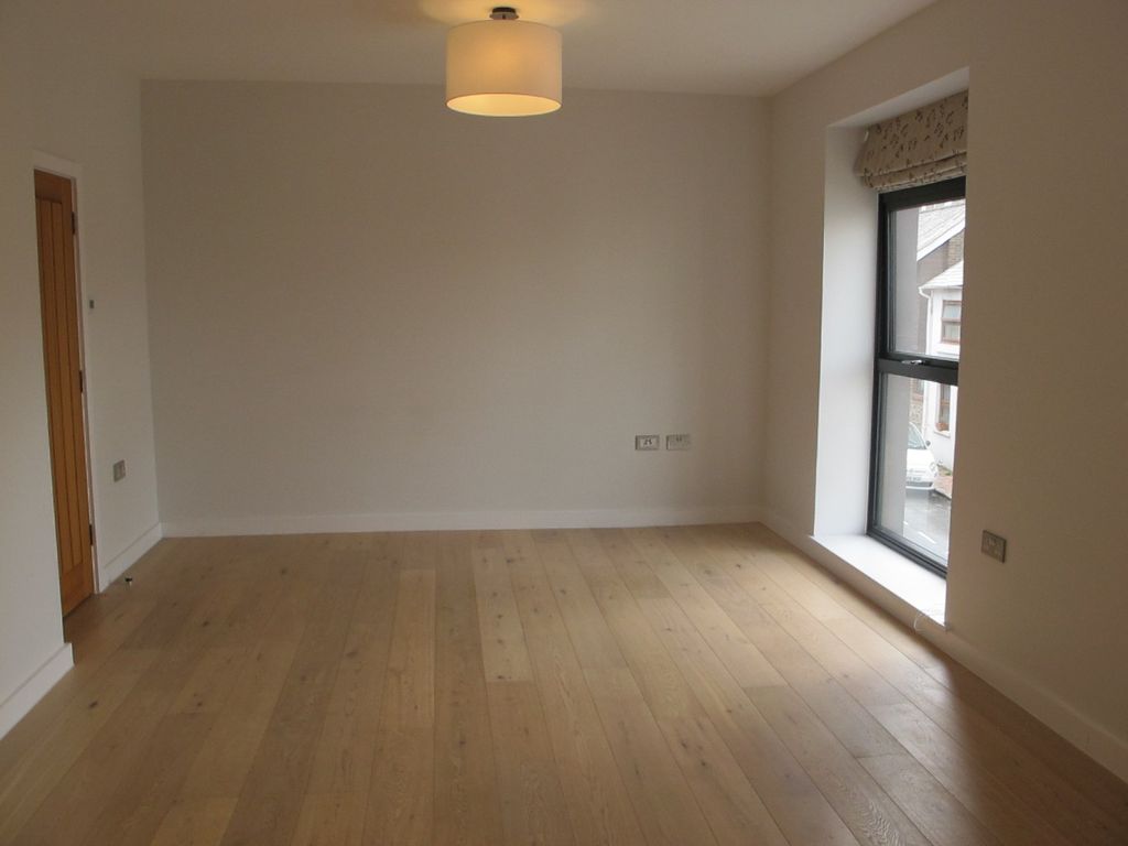 Property photo 3 of 7 4553292