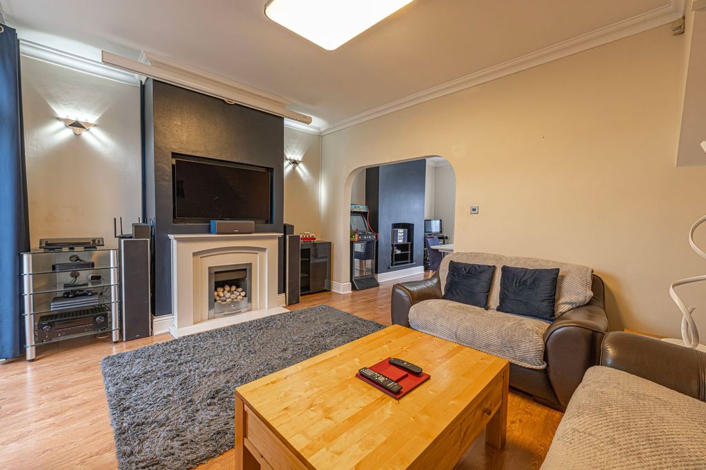 Property photo 3 of 40