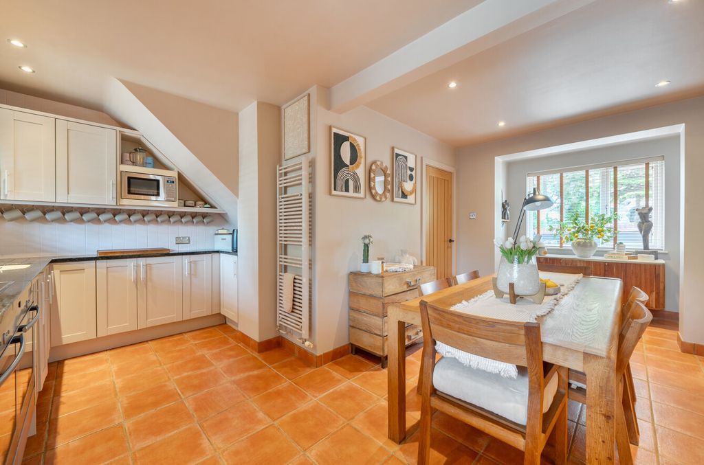 Property photo 2 of 18 1468480-10-6A2Fe6...