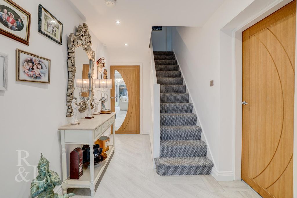 Property photo 3 of 31 Batched  (41).Jpg