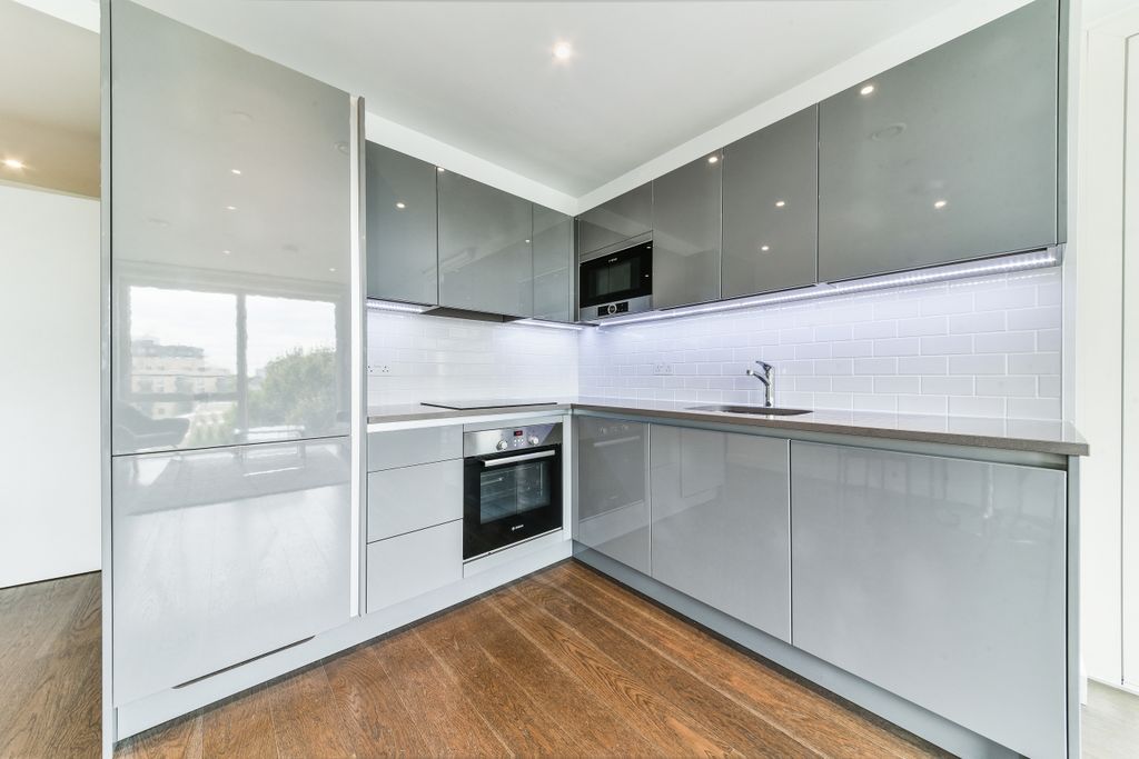 Property photo 3 of 9 Kitchen