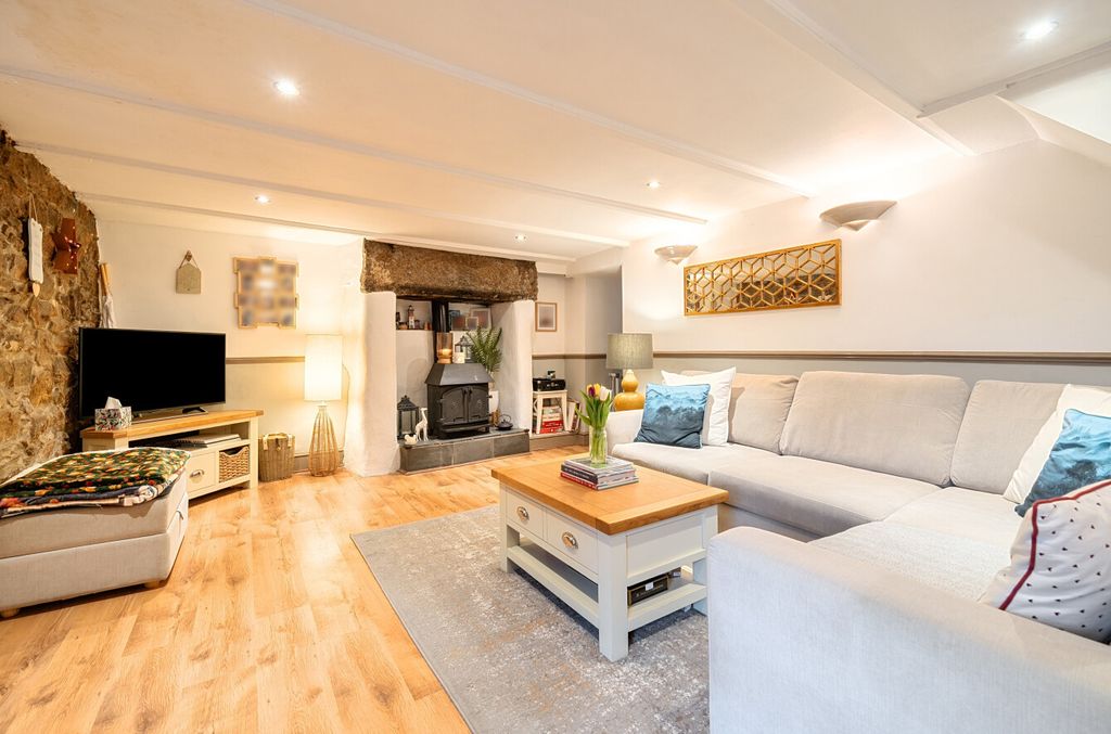 Property photo 2 of 23 1401323-2-697Cb46...