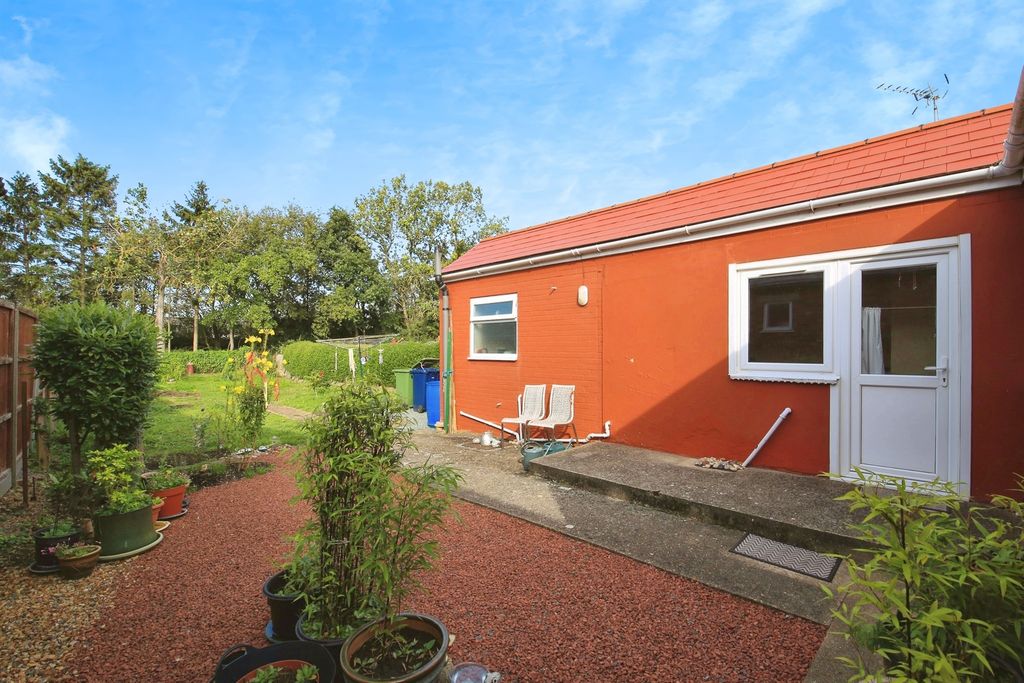 Property photo 3 of 11