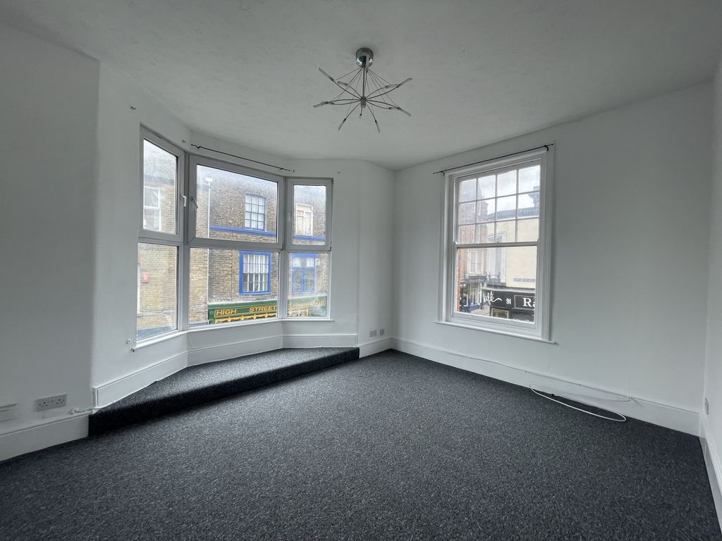 Property photo 1 of 6 Lounge
