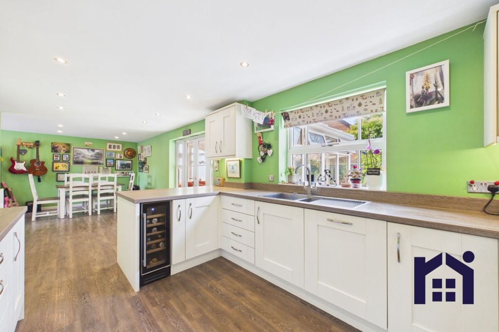 Property photo 2 of 32 Dining Kitchen