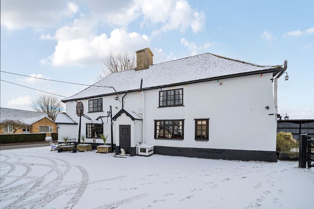 Property photo 3 of 24