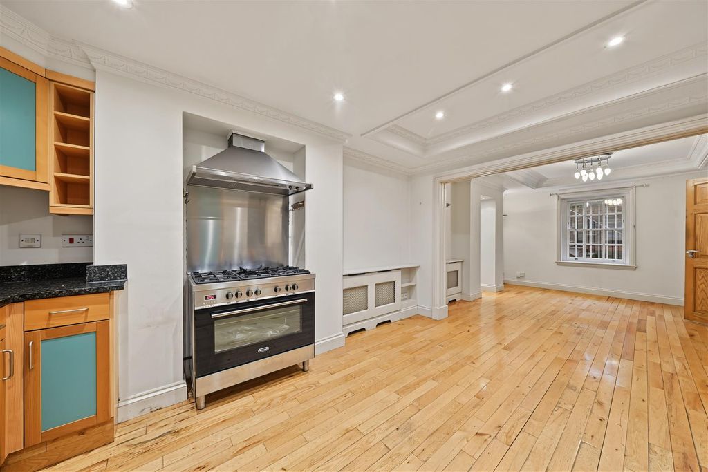 Property photo 3 of 12 21A Stockwell Green Sw9 9Hz-7.Jpg