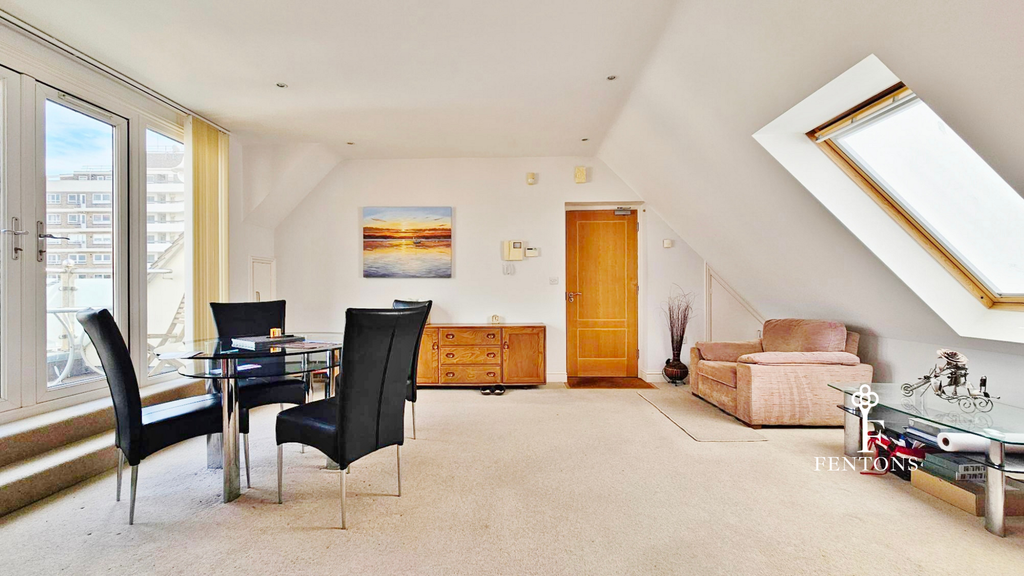 Property photo 3 of 18 Loft