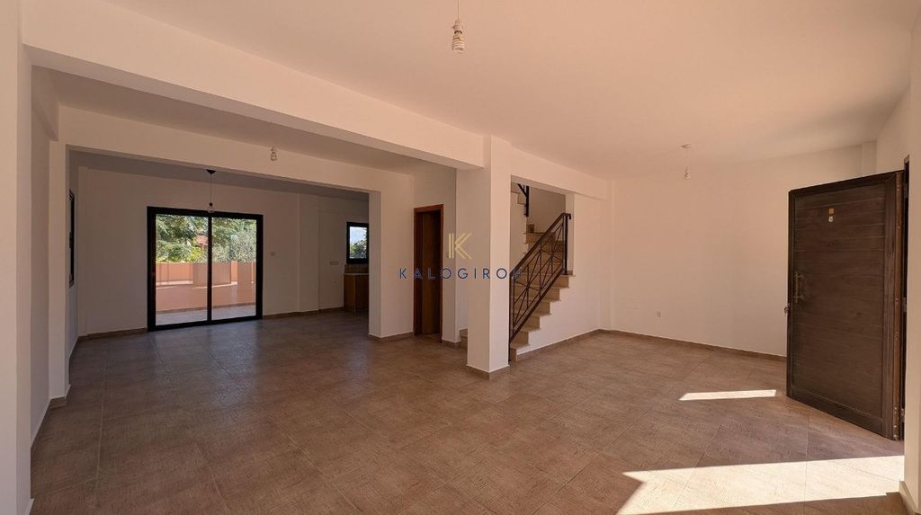 Property photo 2 of 27