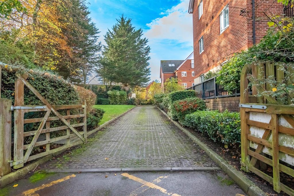 Property photo 2 of 14