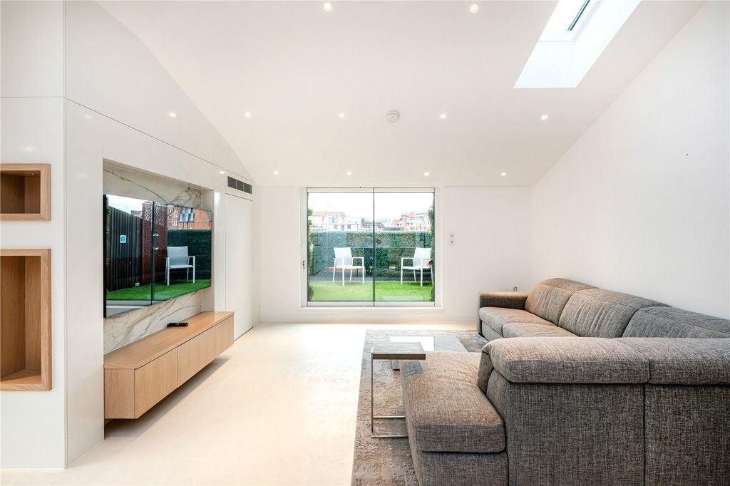 Property photo 1 of 33 Picture No. 34