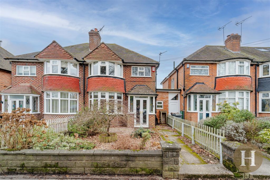 Property photo 1 of 29 Hadleigh Estate Agents-30.Jpg