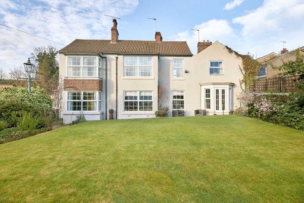 Property photo 1 of 43