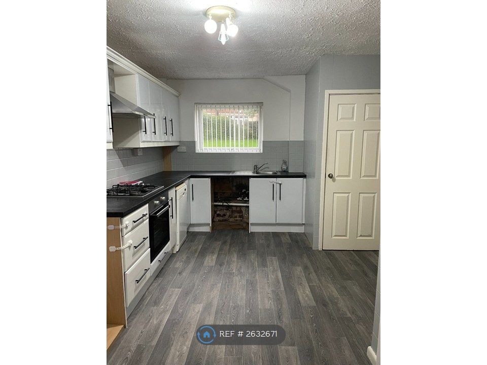 Property photo 1 of 11 Kitchen