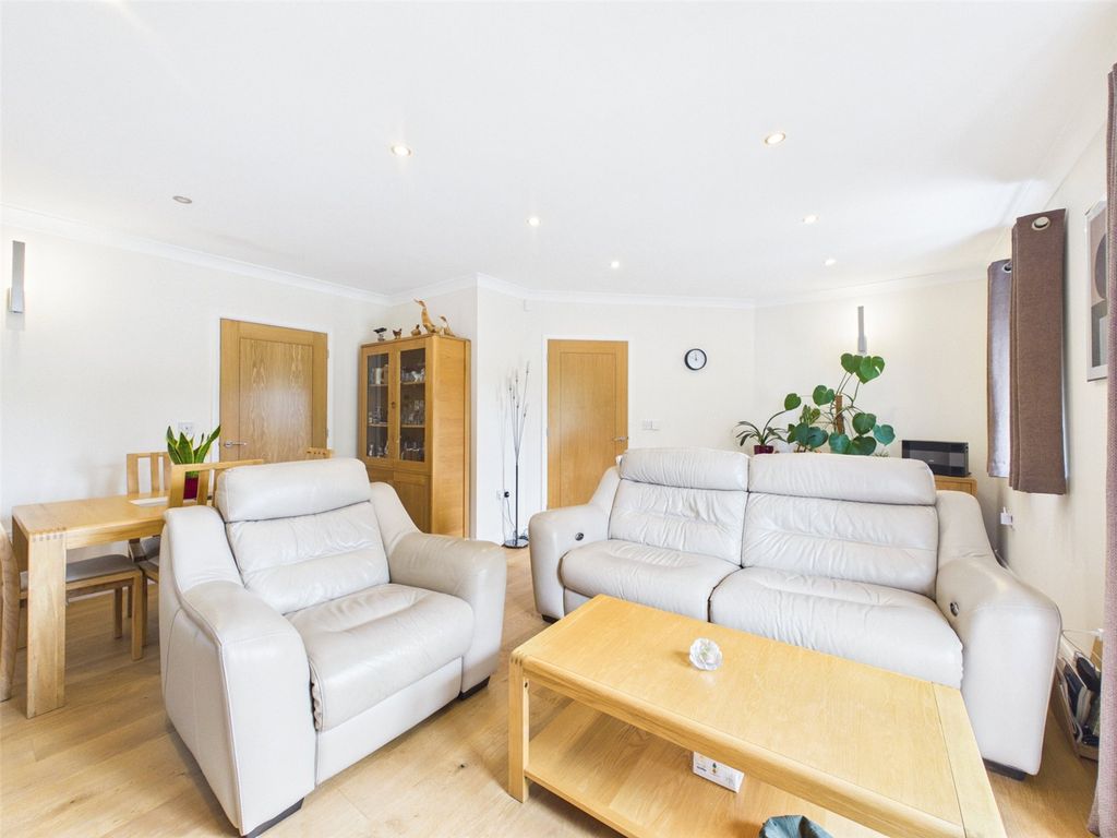 Property photo 2 of 18 Picture No. 10