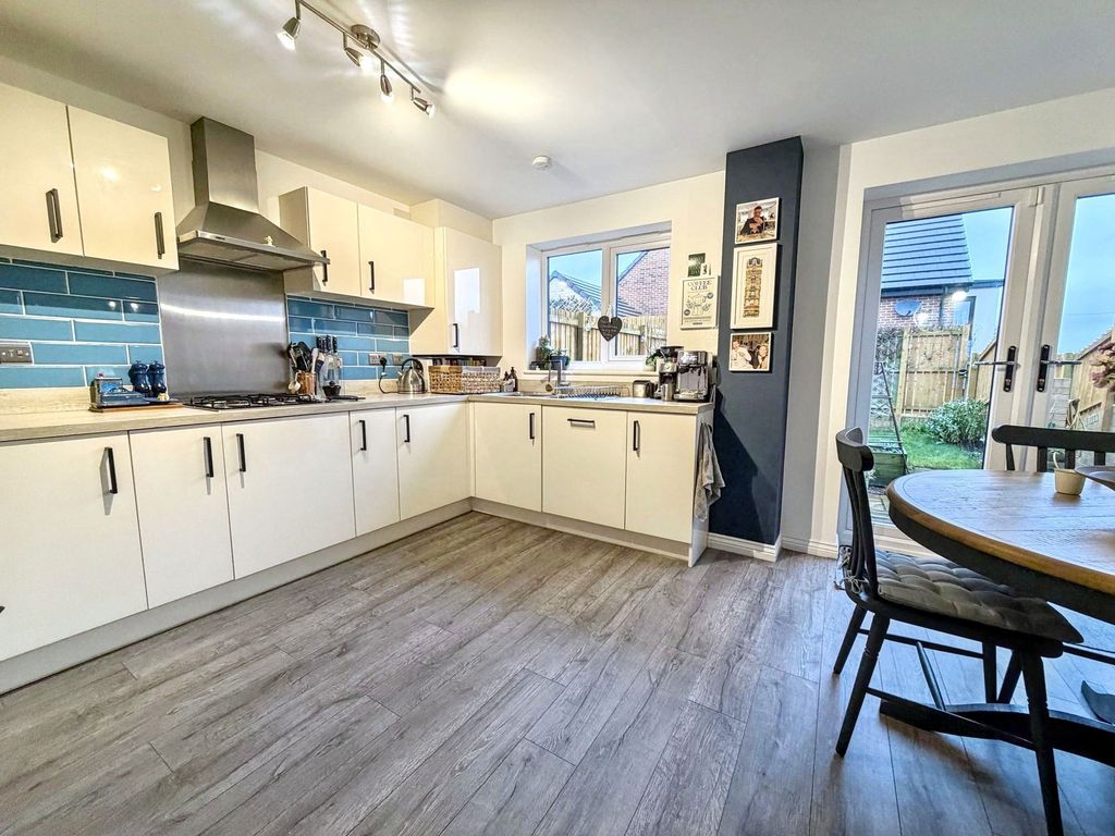 Property photo 3 of 21