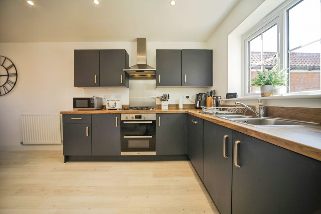 Property photo 3 of 22 Kitchen
