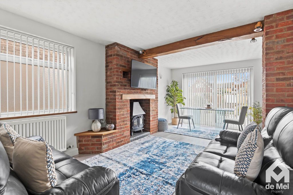 Property photo 3 of 17 Photo 11