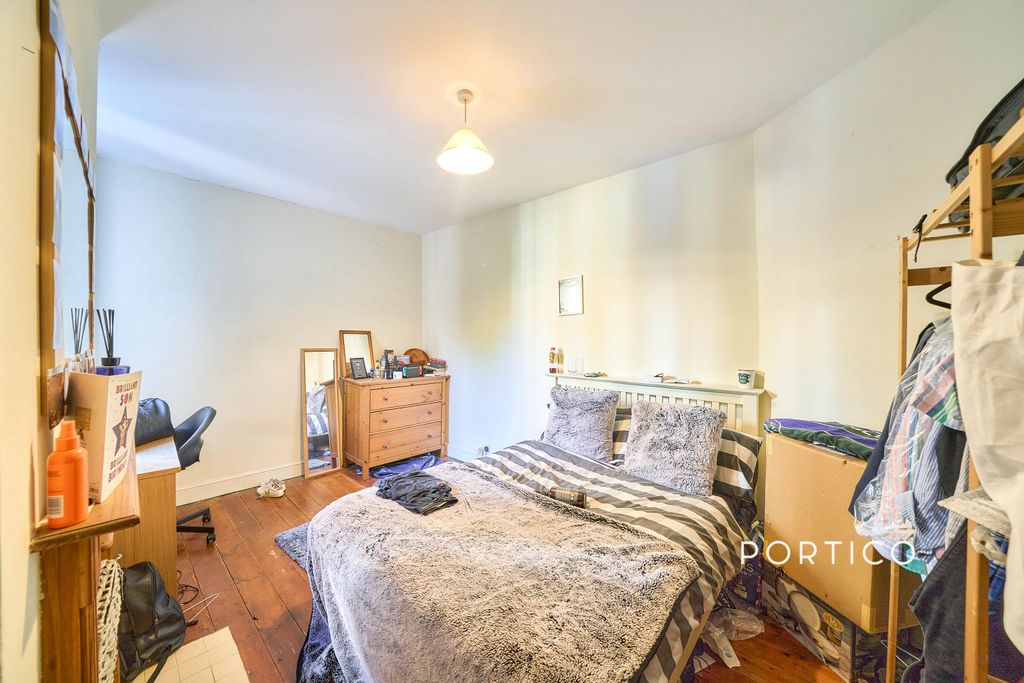 Property photo 3 of 8 3