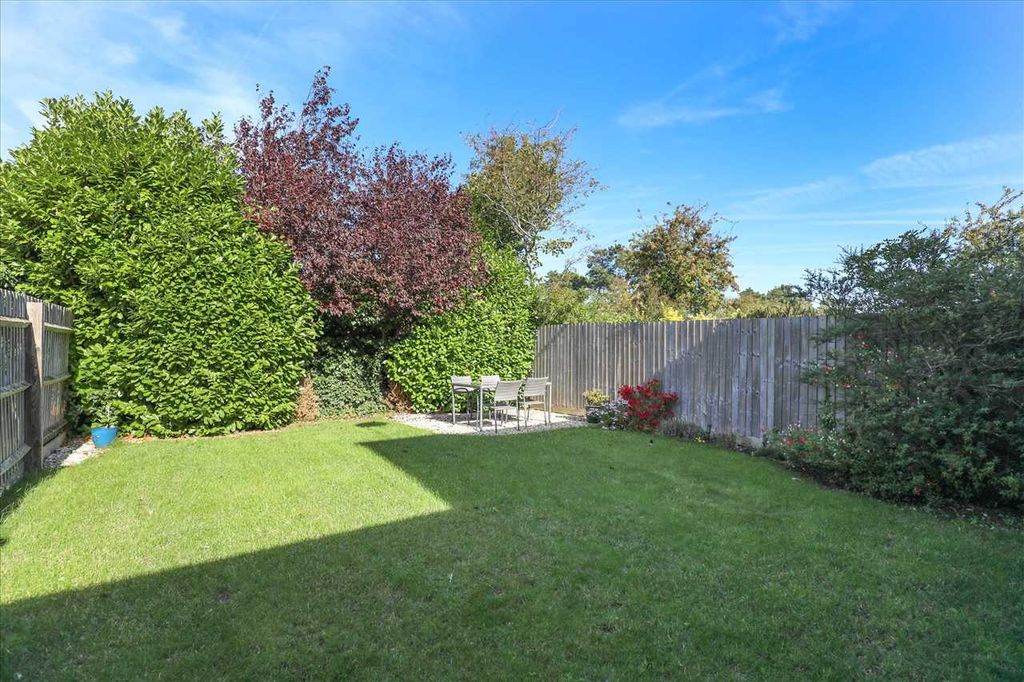 Property photo 2 of 16 Garden