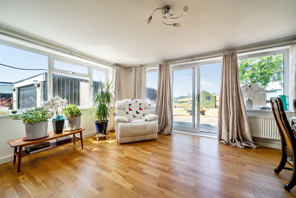 Property photo 2 of 22 2 - 1-6A634A5925d52-1...
