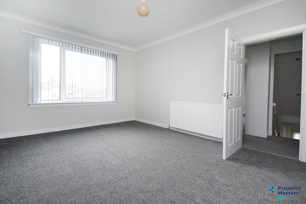 Property photo 3 of 12 Lounge