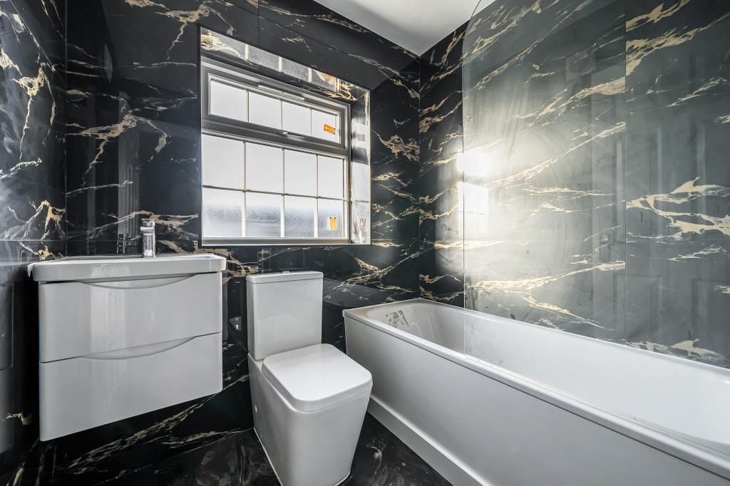 Property photo 3 of 23 Bathroom