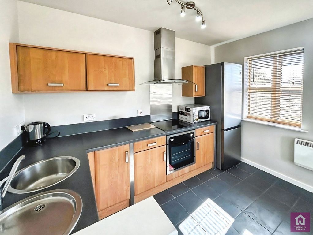 Property photo 3 of 11 Kitchen
