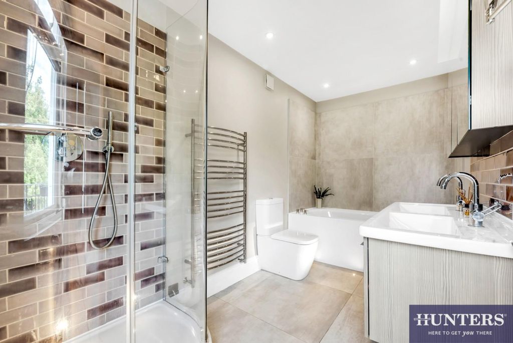 Property photo 3 of 19 Family Bathroom