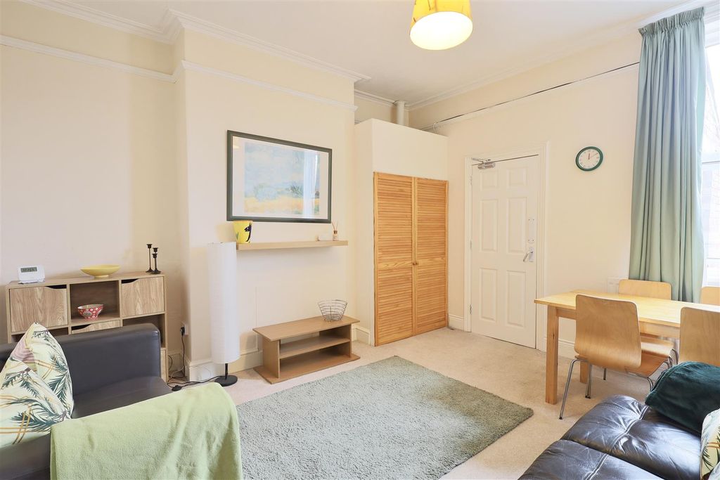 Property photo 1 of 8 484A870E-3Fc0-4737-81Ec-Ae046Ec61463_1_201_A.Jpeg