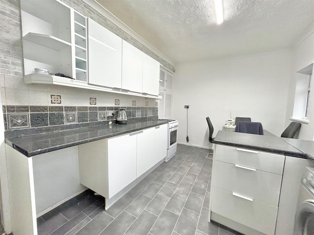 Property photo 3 of 10 Kitchen.Jpg