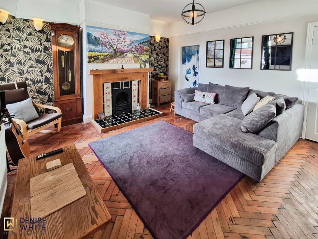 Property photo 2 of 31 Lounge