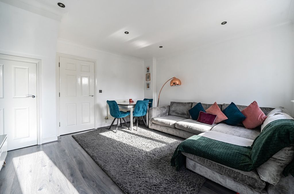 Property photo 2 of 19 1418396-13-699ee2...